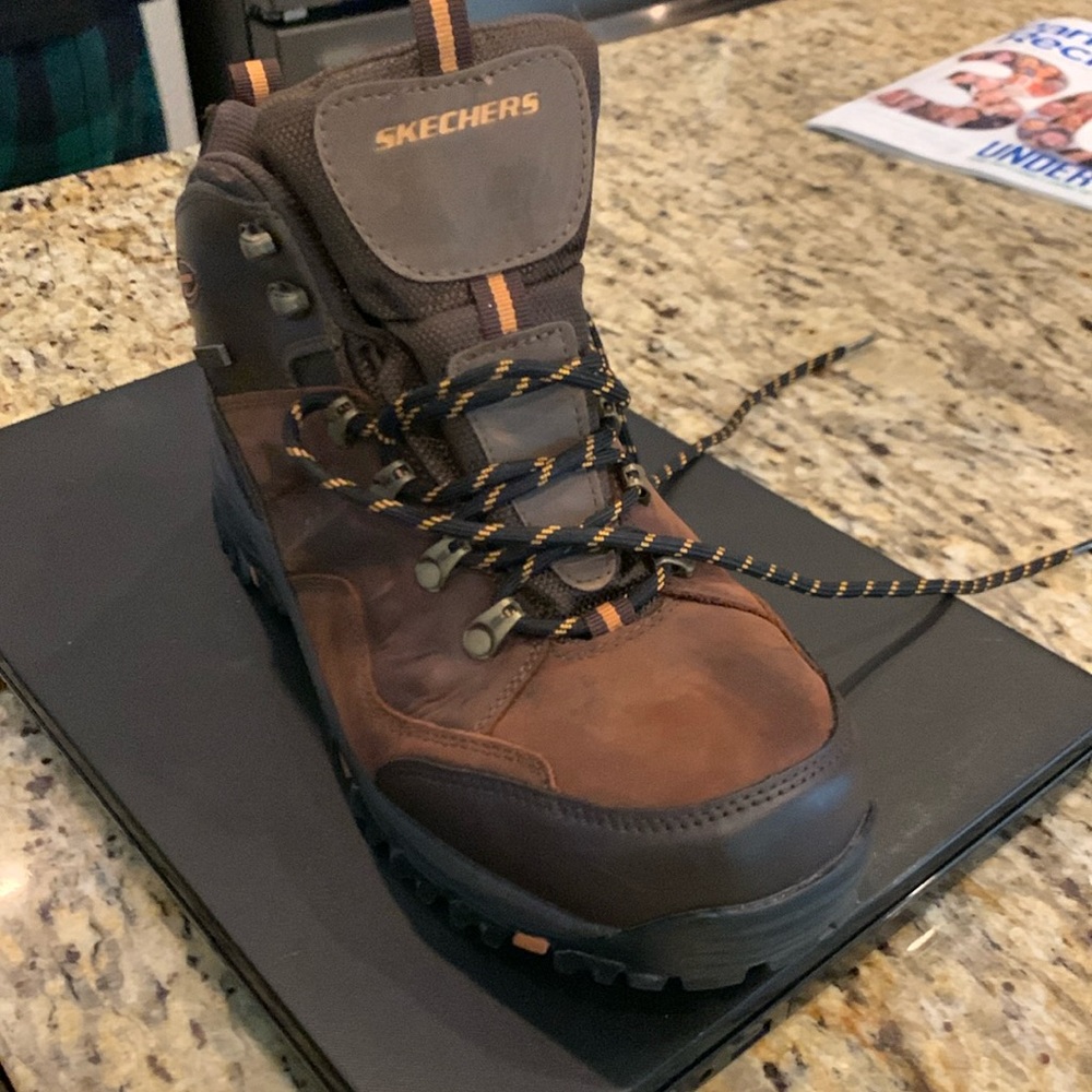 Skechers waterproof hiking boots . 9.5 Relaxed Fit Relment Traven